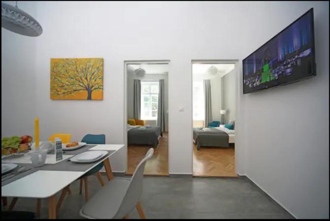 Apartman 3Bdr-2Bath-3Ac Design Apt, Central, Secured Parking, Quiet Budapest
