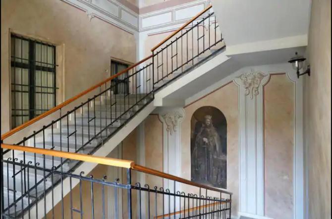 3Bdr-2Bath-3Ac Design Apt, Central, Secured Parking, Quiet Apartman