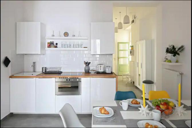 3Bdr-2Bath-3Ac Design Apt, Central, Secured Parking, Quiet * Boedapest